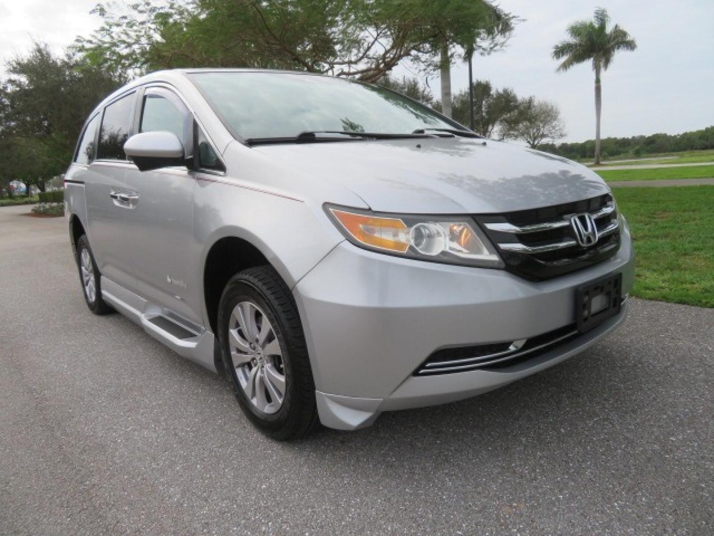 2014 Silver /GRAY Honda Odyssey EX-L (5FNRL5H68EB) with an 3.5L V6 SOHC 24V engine, 6-Speed Automatic transmission, located at 4301 Oak Circle #19, Boca Raton, FL, 33431, (954) 561-2499, 26.388861, -80.084038 - You are looking at Gorgeous Low Mileage 2014 Honda Odyssey EX-L Braunability Freedom Van Handicap Van Wheelchair Van Conversion Van with 25K Original Miles, Power Side Entry Ramp with Kneeling Van Function, Passenger Side Quick Lock System (same as ez lock), Quick Release Front Seats, Tie Down Syste - Photo#10